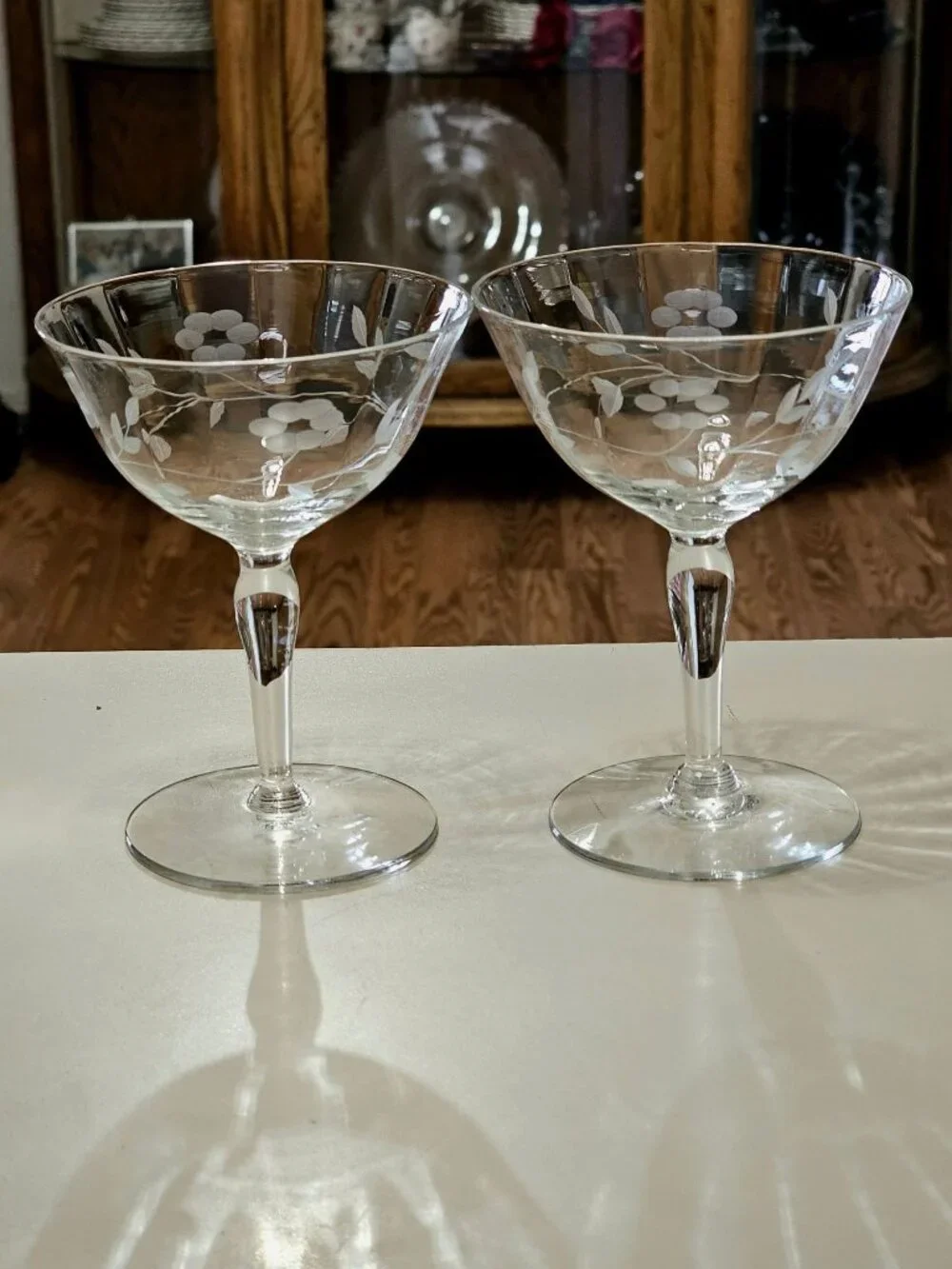 2 Etched Floral Coupe Champagne Cocktail Glasses Elegant Barware Retro Stemware
